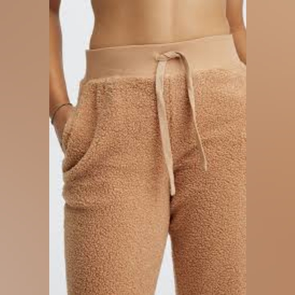 Fabletics Sherpa Teddy Lux Joggers Desert Brown Size Extra Small - Picture 1 of 10